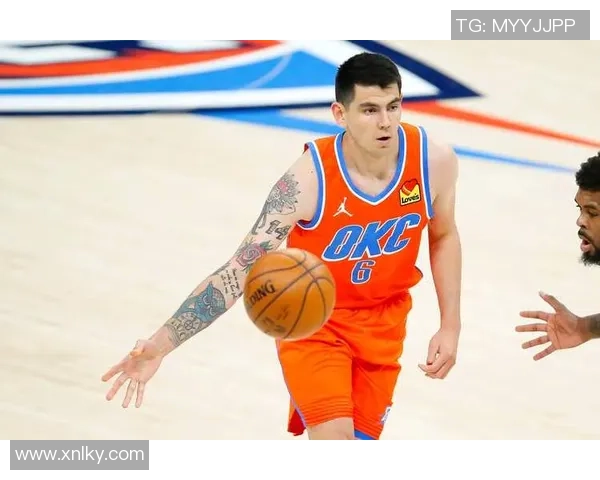 雷霆与爵士激战正酣NBA赛场精彩瞬间回顾与分析